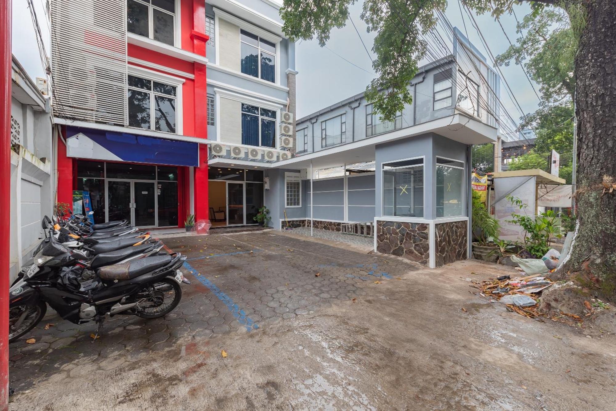 Hotel Reddoorz @ Bagusrangin Street 2 3*